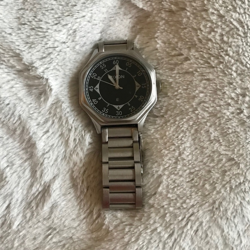 Unisex Nixon watch silver - best offer!